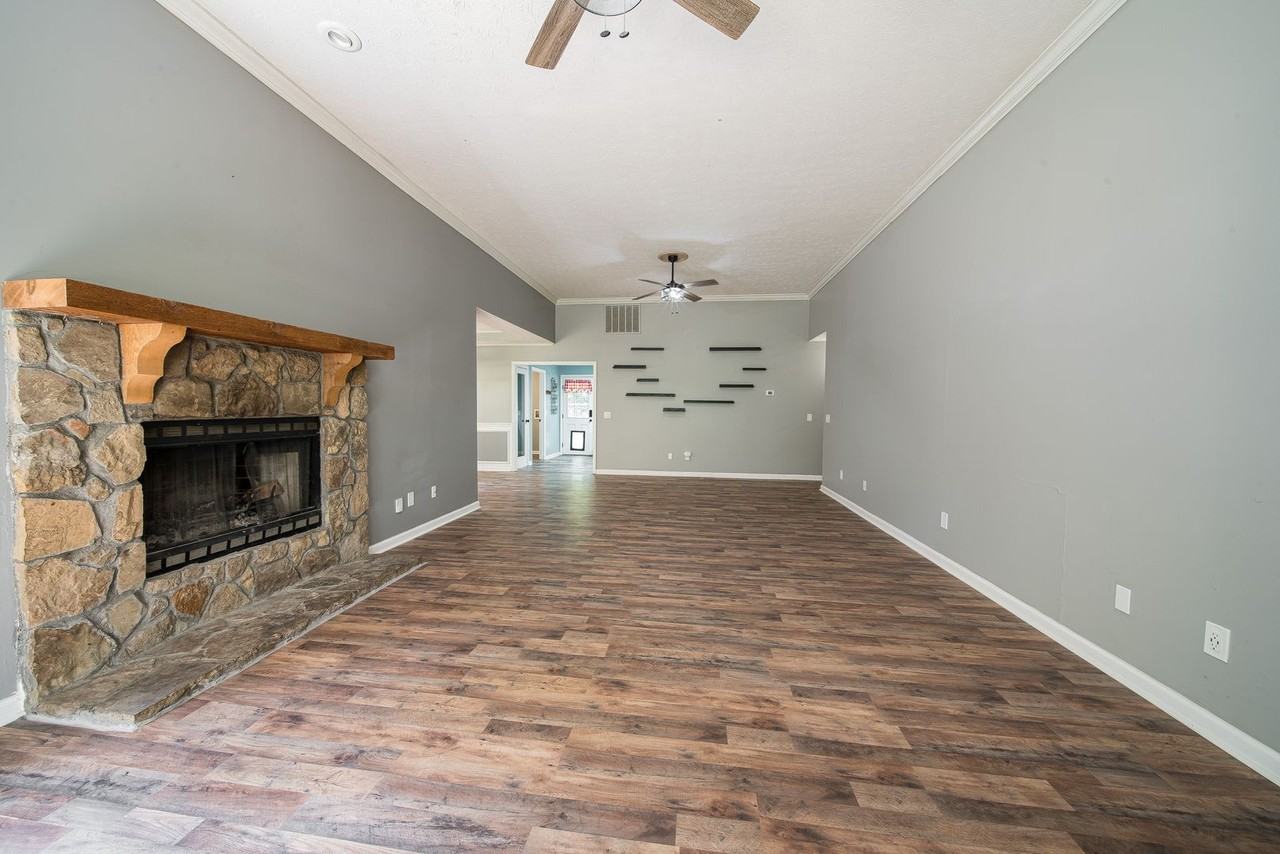 39 W Scotch Ct - Photo 2 of 35