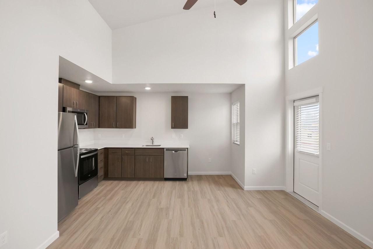 Shepherds Crossing Apartments - Photo 4 of 50