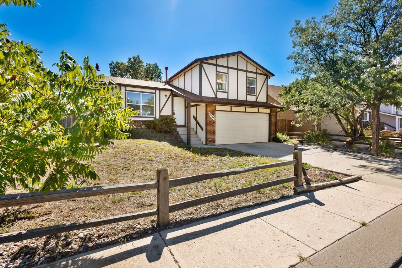 3455 Kirkwood Dr - Photo 2 of 18