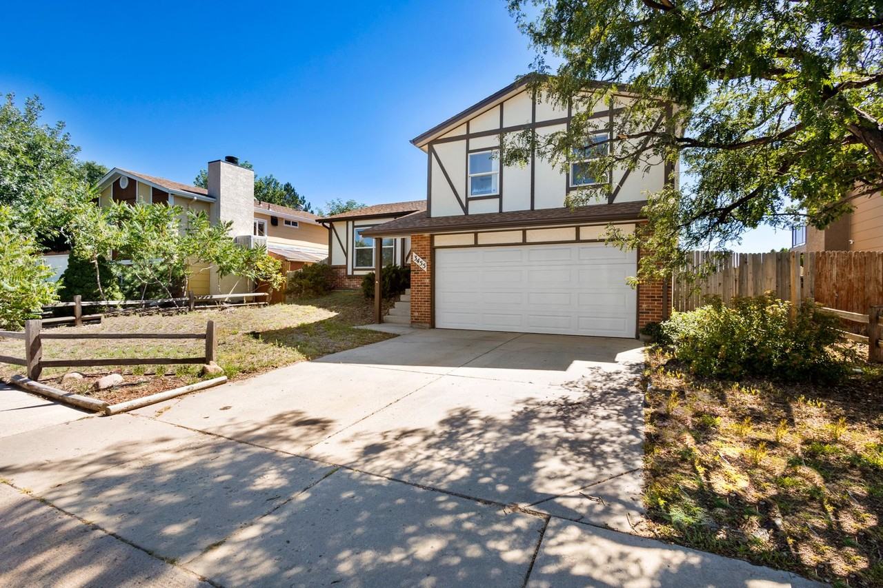 3455 Kirkwood Dr - Photo 3 of 18