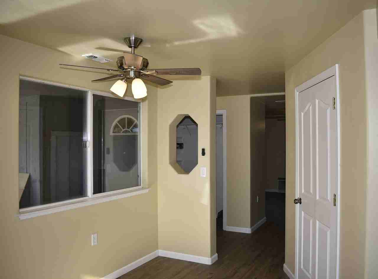 182 Hillcrest Dr - Photo 3 of 5