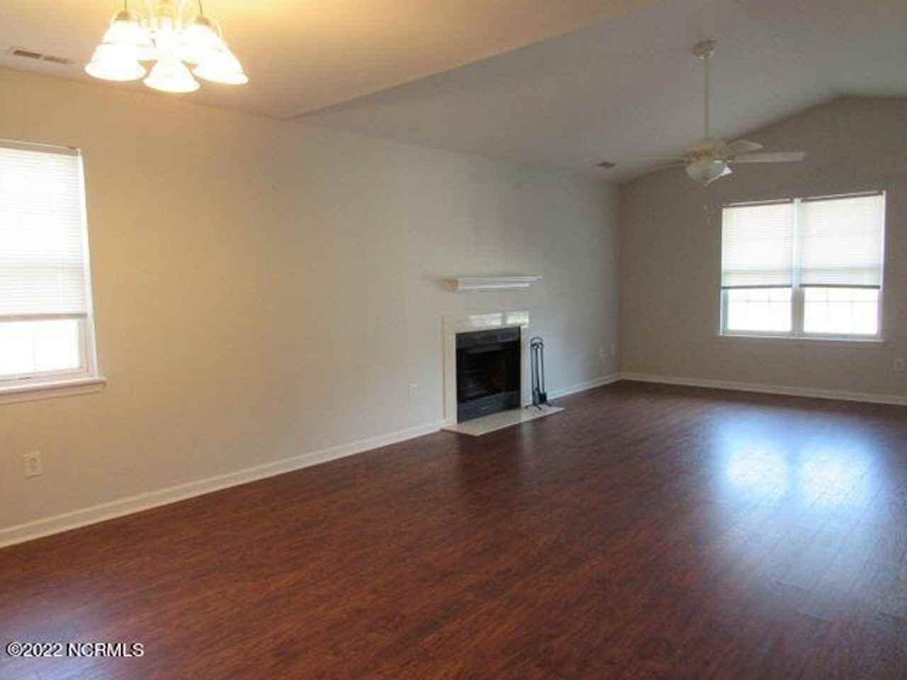 402 Fieldstone Way - Photo 3 of 16