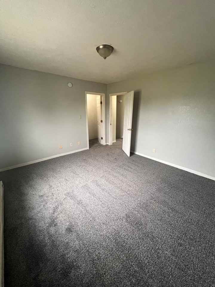 1005 W Kilgore Ave - Photo 6 of 12