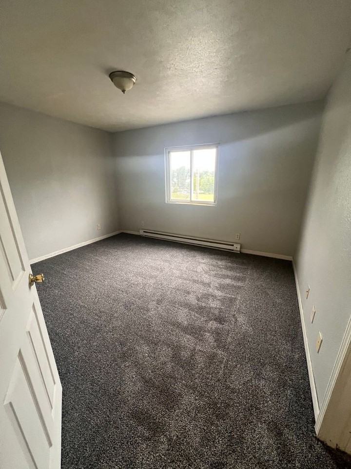 1005 W Kilgore Ave - Photo 7 of 12