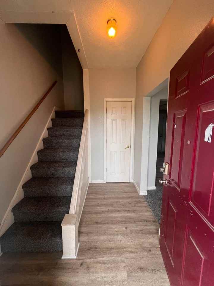 1005 W Kilgore Ave - Photo 4 of 12