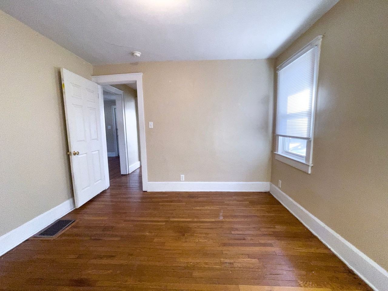 616 W University Ave - Photo 2 of 16