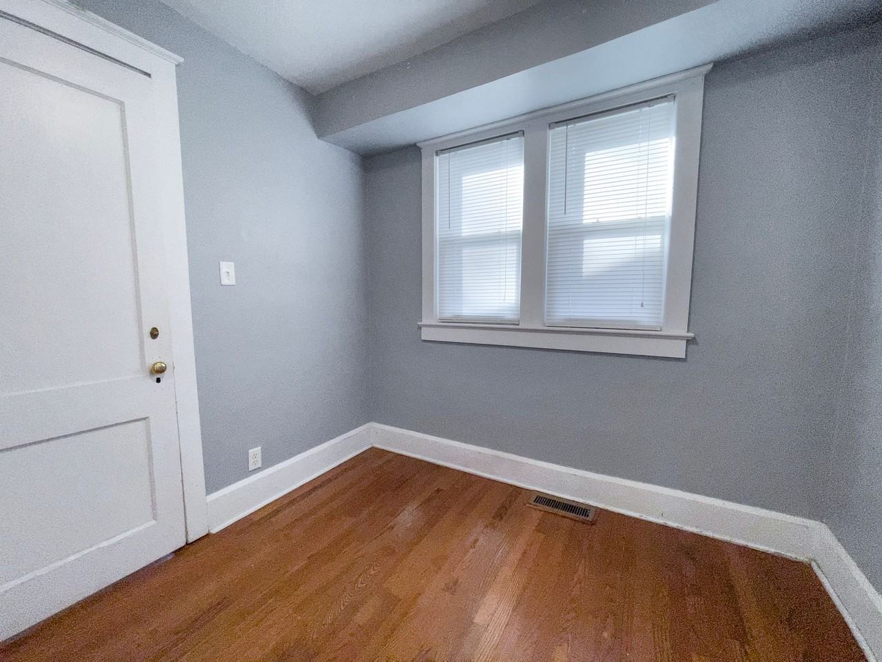 616 W University Ave - Photo 3 of 16