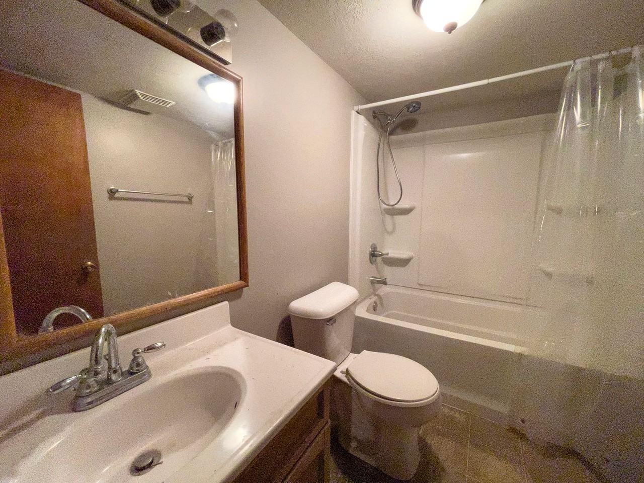 616 W University Ave - Photo 5 of 16