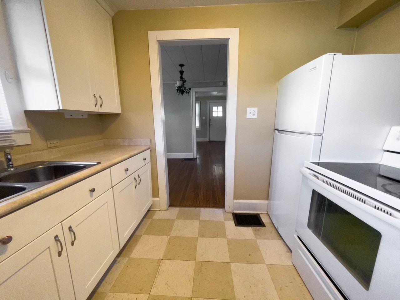 616 W University Ave - Photo 7 of 16