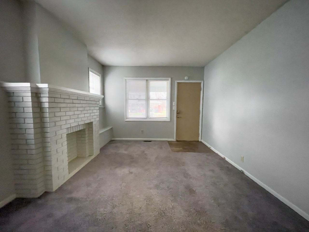 1409 & 1409 1/2 W Jackson St - Photo 7 of 28