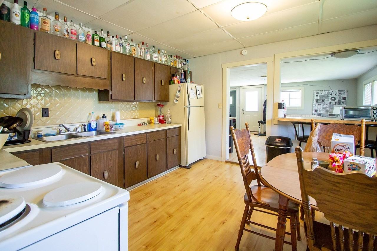 2100 N Ball Ave - Photo 2 of 14