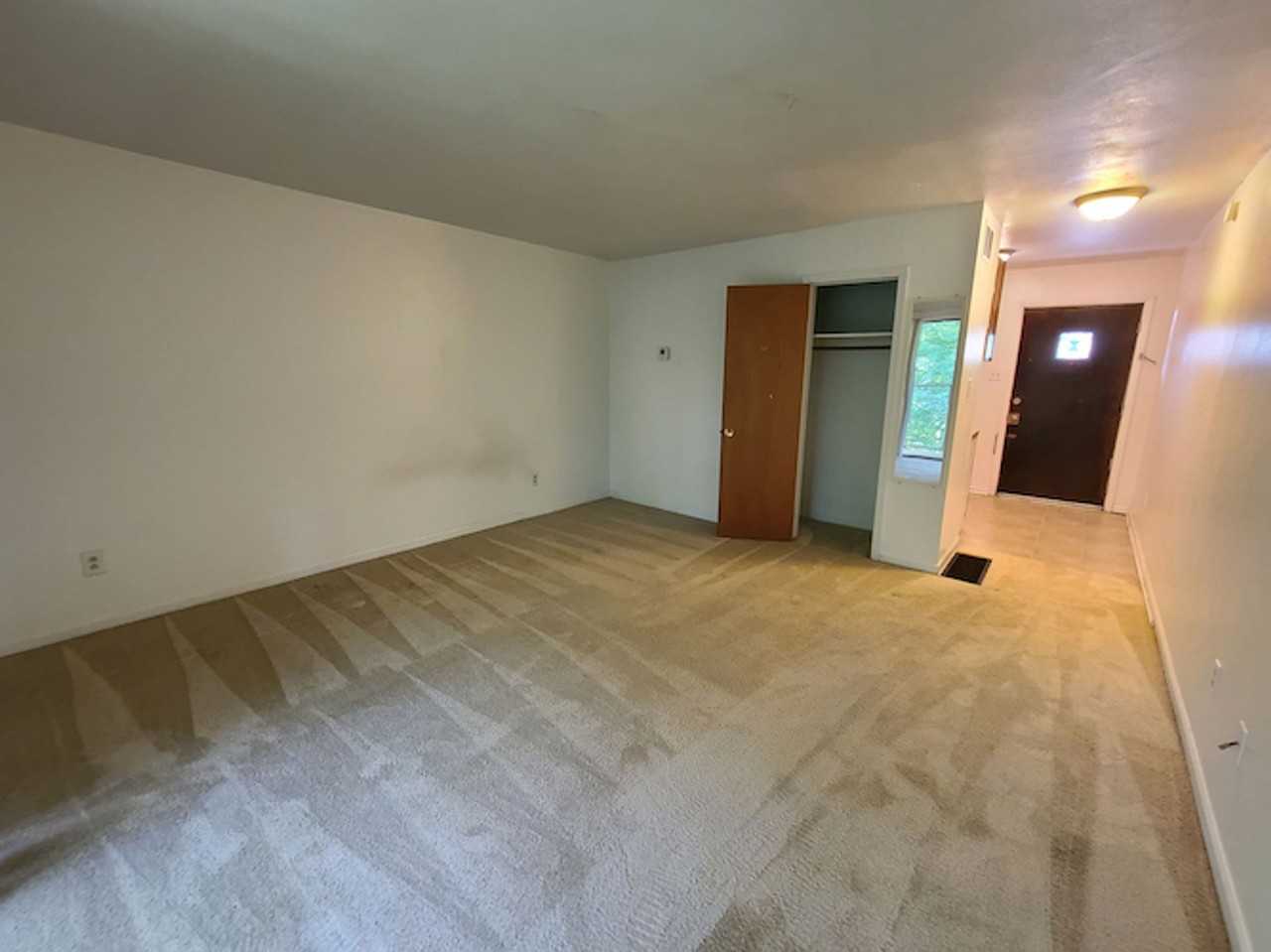 1016 Southpark Dr - Photo 3 of 4