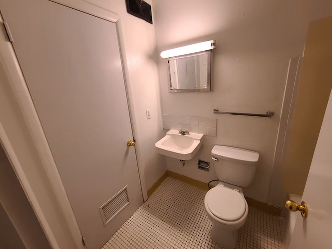 1016 Southpark Dr - Photo 4 of 4