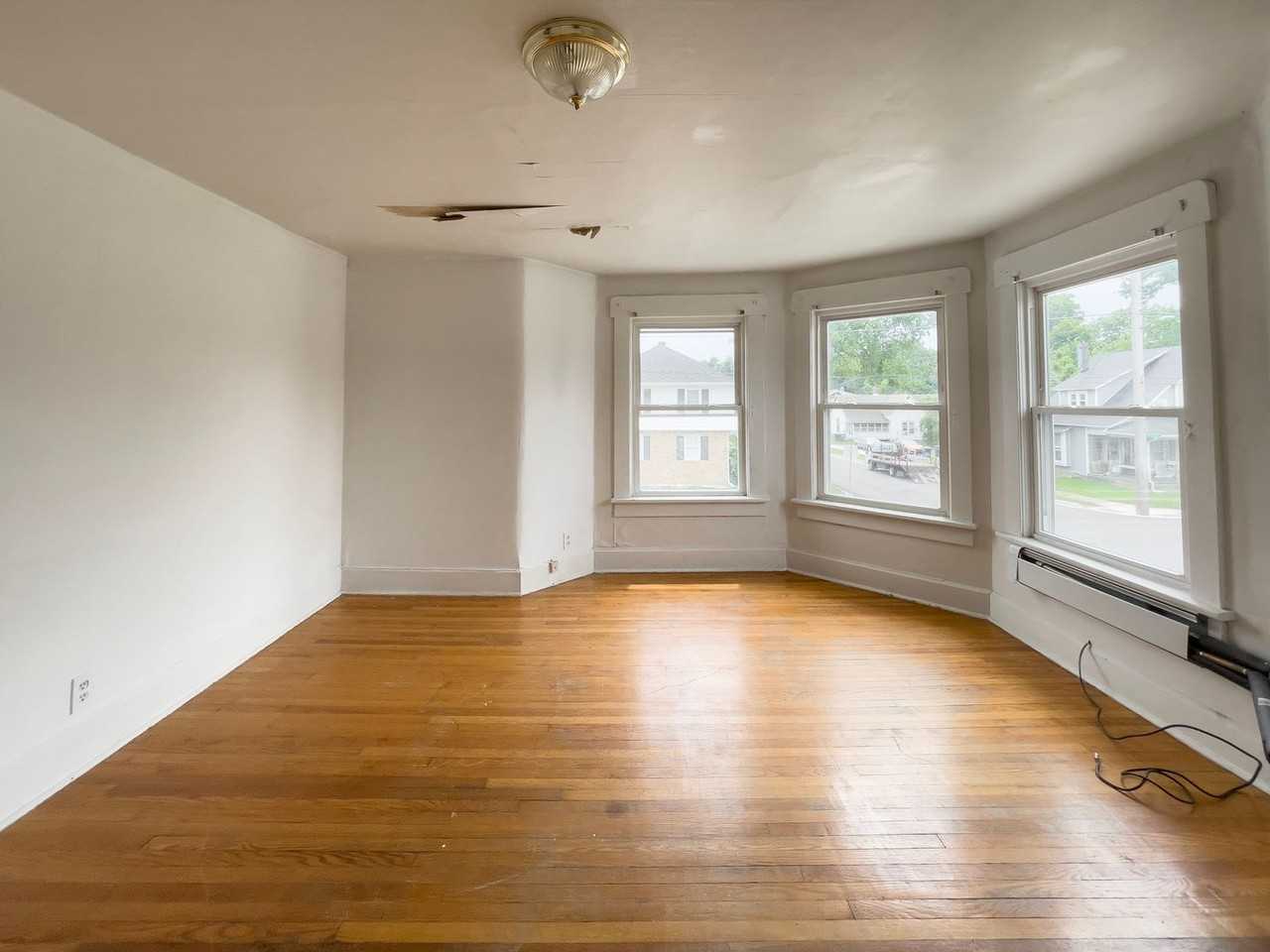 1926 W Jackson St - Photo 3 of 30