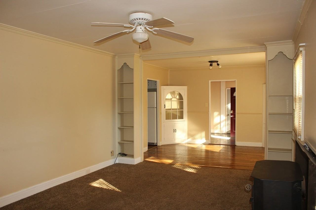 2100 W Parkway Dr - Photo 3 of 19