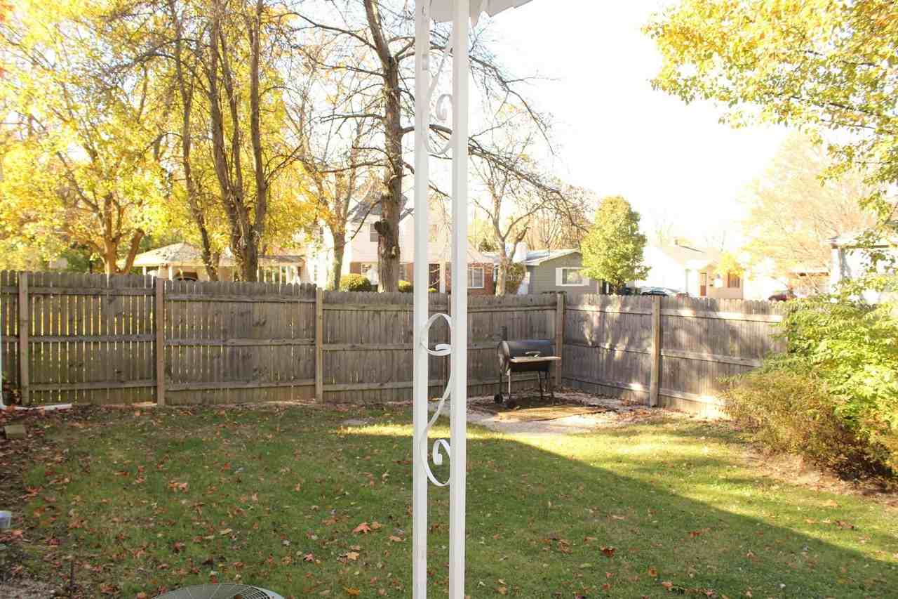 2100 W Parkway Dr - Photo 6 of 19