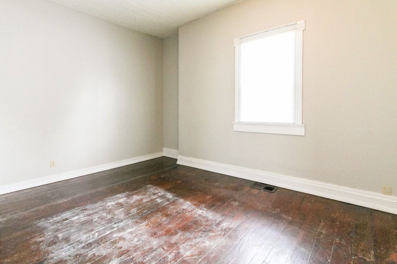 811 N King St - Photo 4 of 13