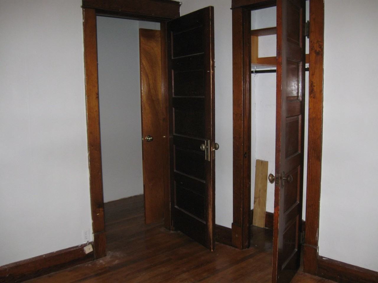 2105 W Jackson St - Photo 2 of 6