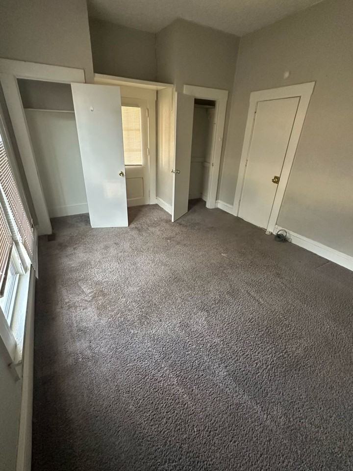 1307 West Jackson Street - Photo 6 of 8