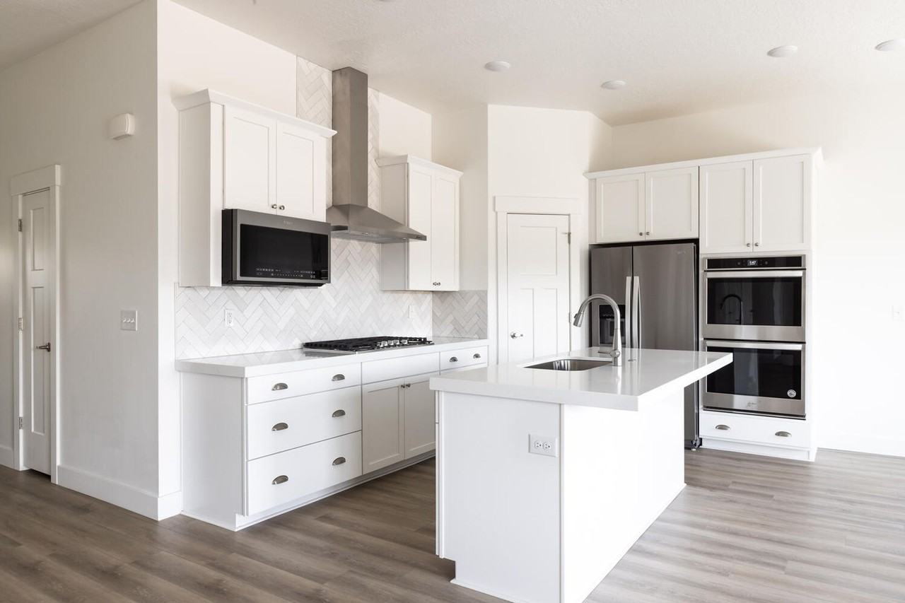 1093 E Becca Rd - Photo 2 of 17