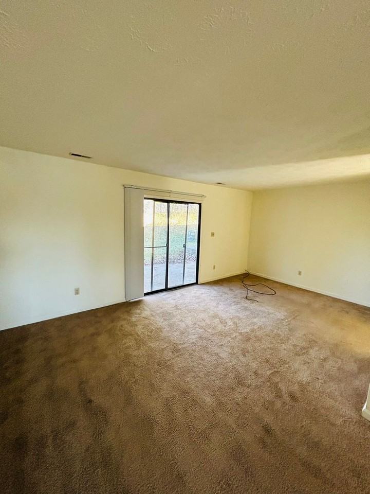 308 Broce Dr - Photo 4 of 10