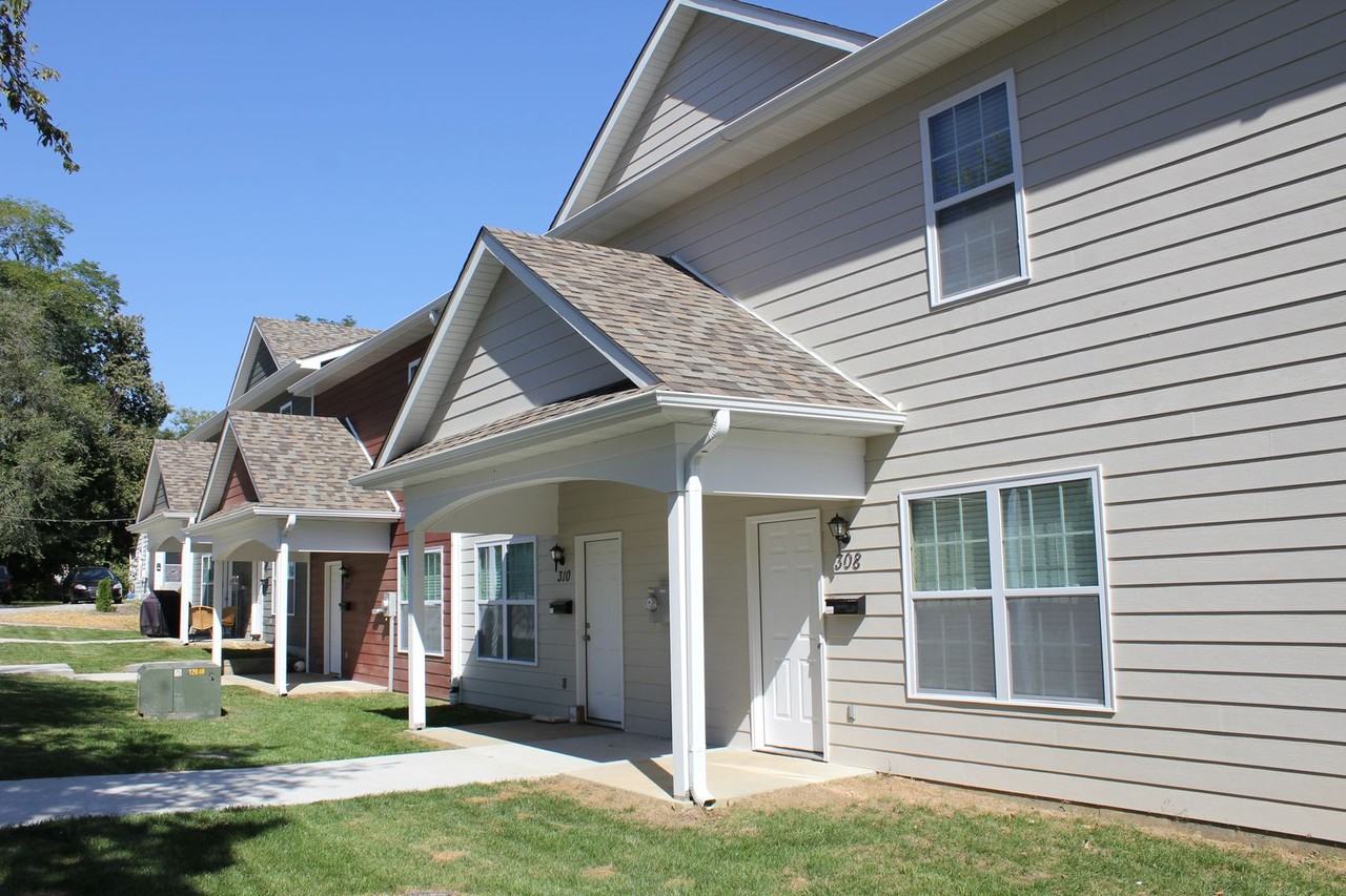1511 Windsor St - Photo 3 of 4