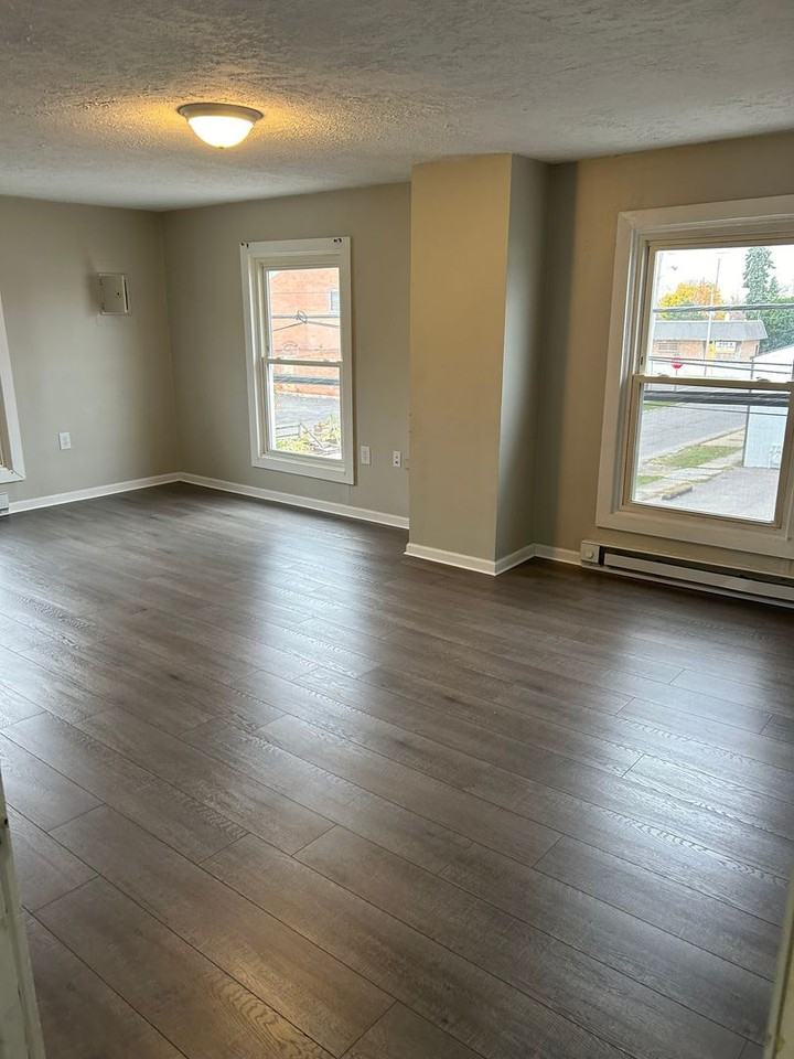 132 E Farming St - Photo 2 of 7