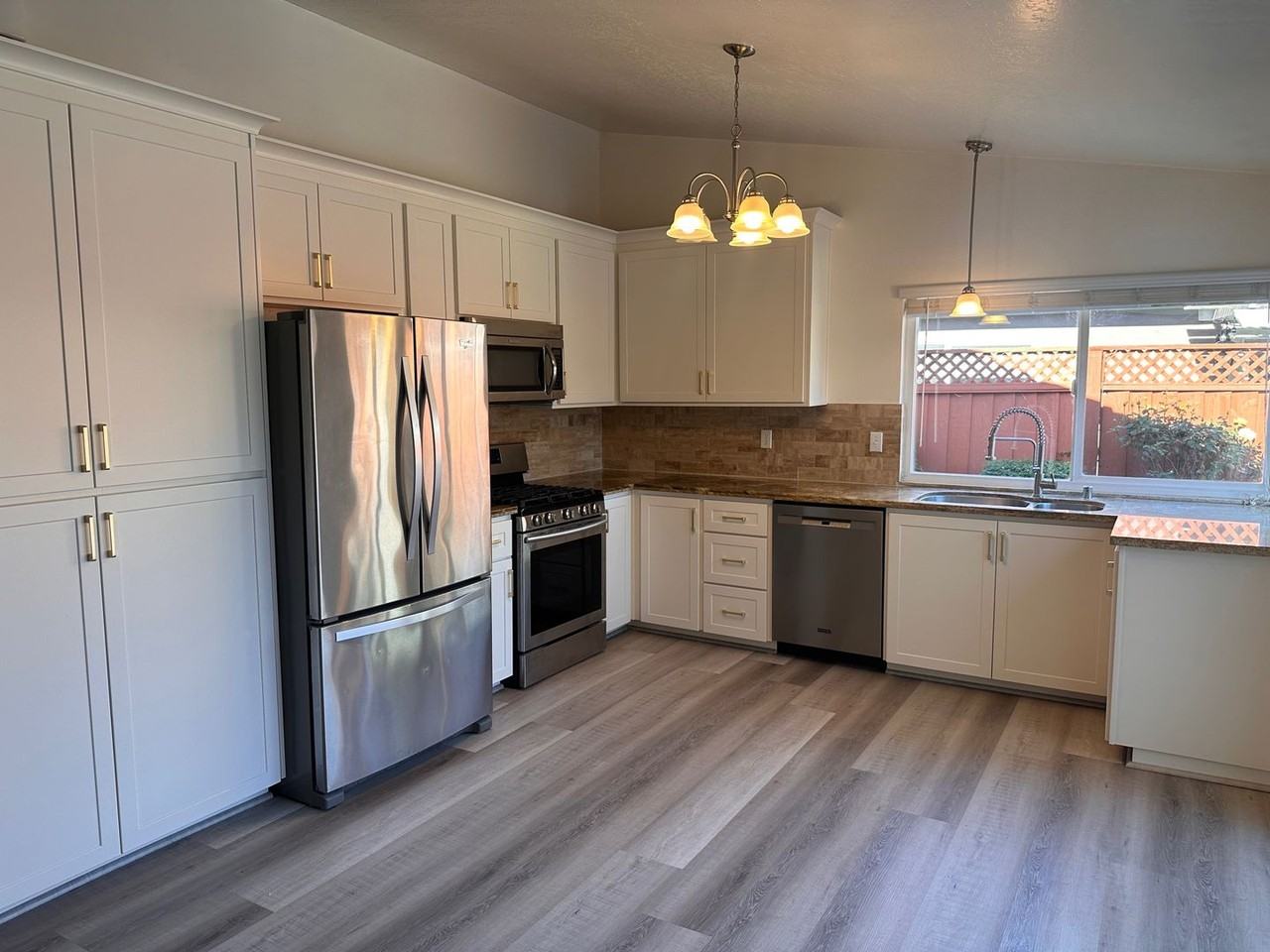 3706 Lynx Ct - Photo 2 of 16
