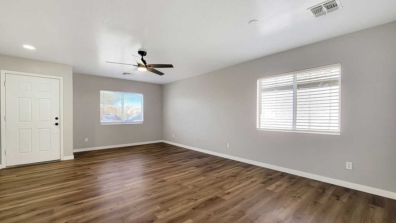 10201 N 115th Dr - Photo 3 of 27