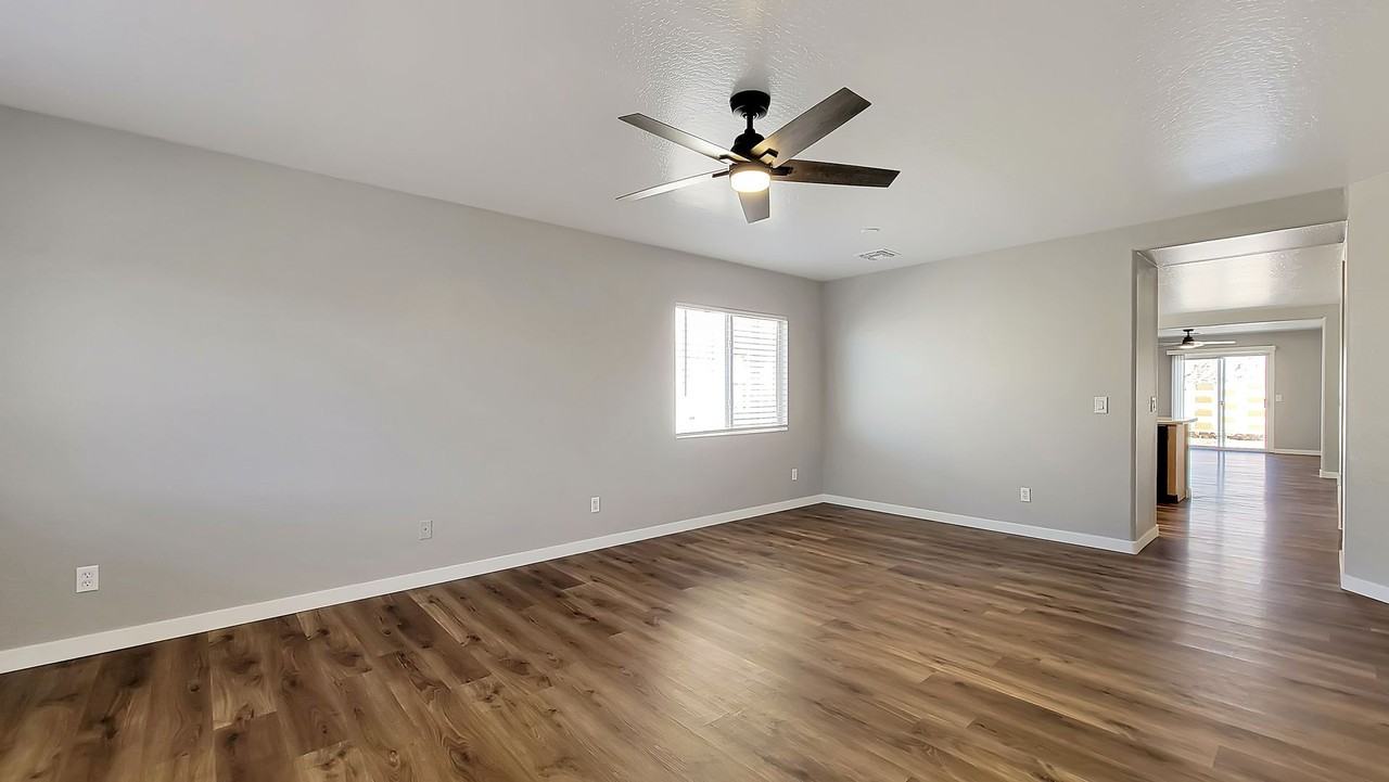 10201 N 115th Dr - Photo 4 of 27