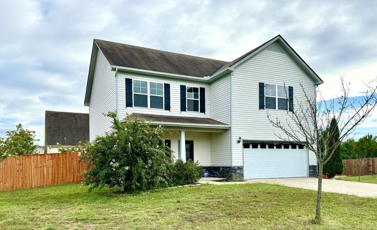 1507 Halverson Dr - Photo 2 of 17