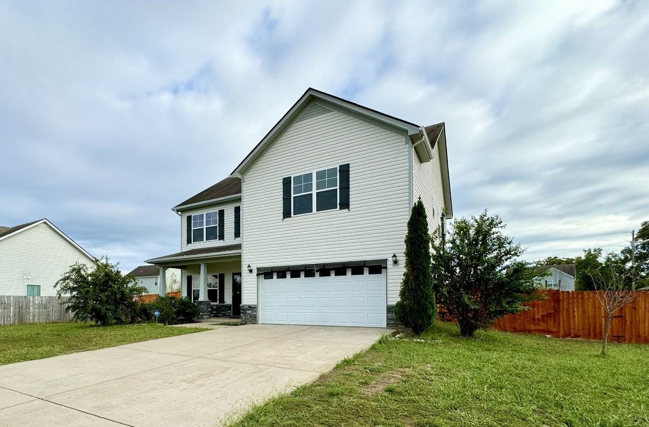 1507 Halverson Dr - Photo 3 of 17