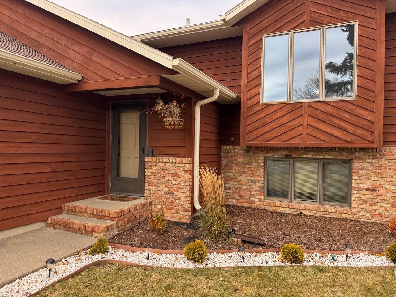 2813 24th Ave S - Photo 2 of 23