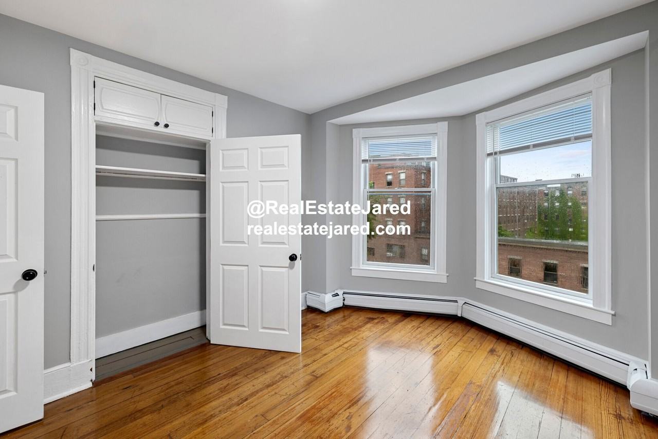 612 Columbus Ave - Photo 5 of 15