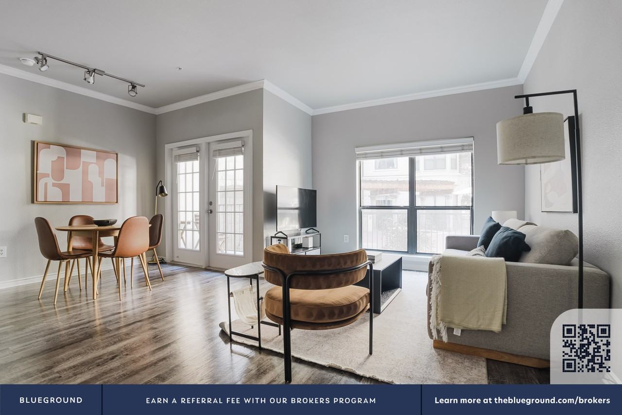 404 Rio Grande Street - Photo 4 of 39