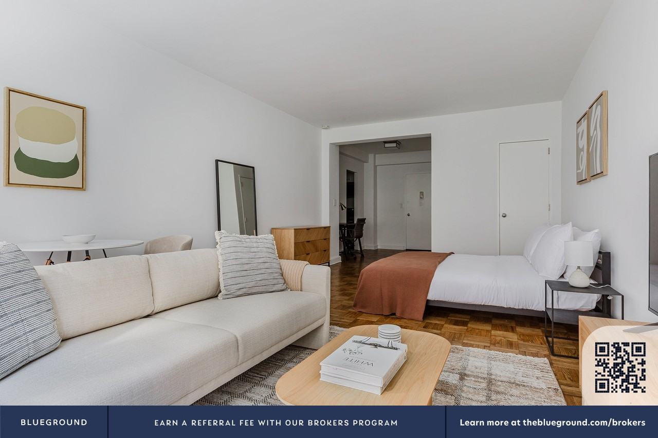 136 East 55th Street - Photo 4 of 17