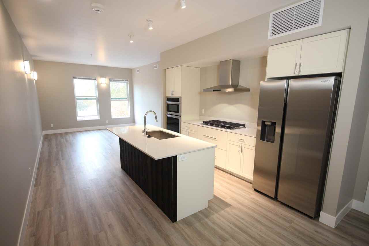 410 Broadway St #301 - Photo 4 of 15