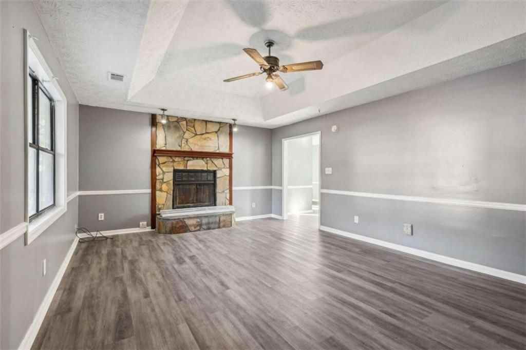 1076 Westwood Pl - Photo 3 of 25