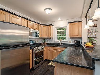 147 S Main St #2B - Photo 3 of 33