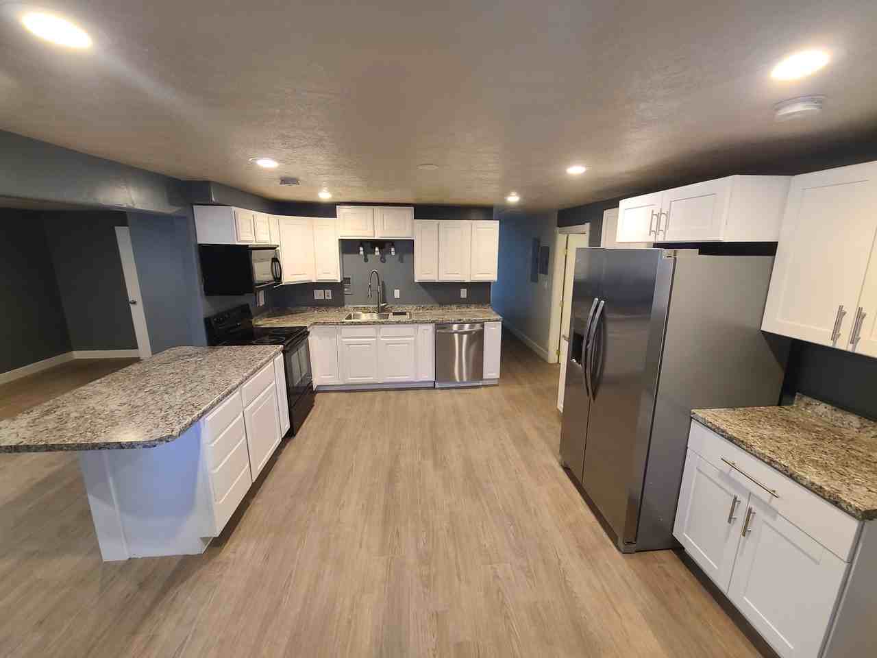 6633 Sierra Oaks Dr #B - Photo 3 of 12