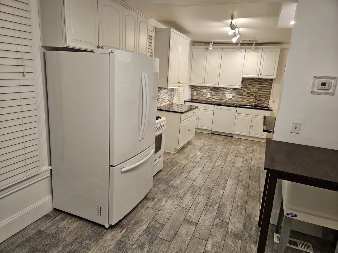 2718 Dupont Ave S - Photo 2 of 24