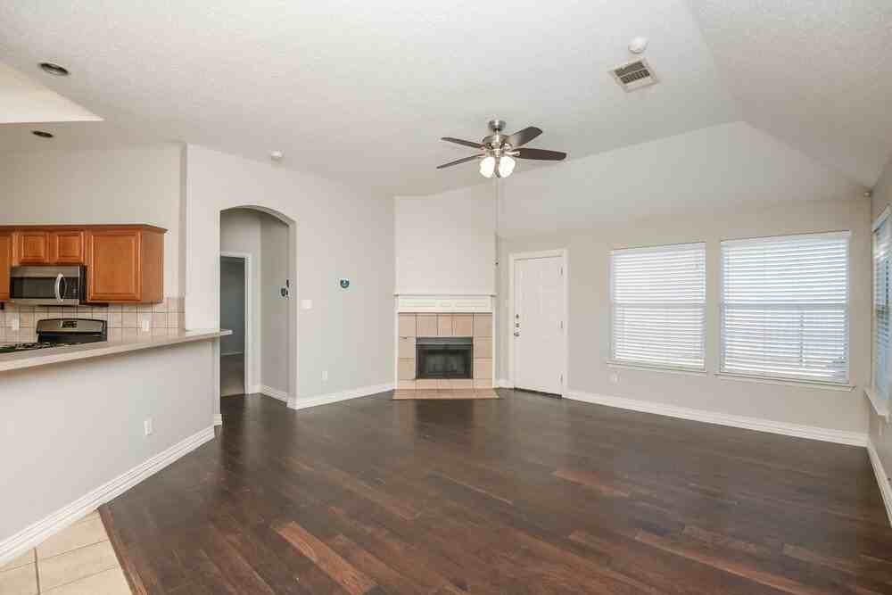 11009 Deer Trl - Photo 3 of 16