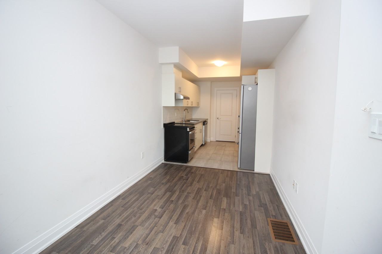 33 Creekbank Rd Lowr #1 - Photo 3 of 15