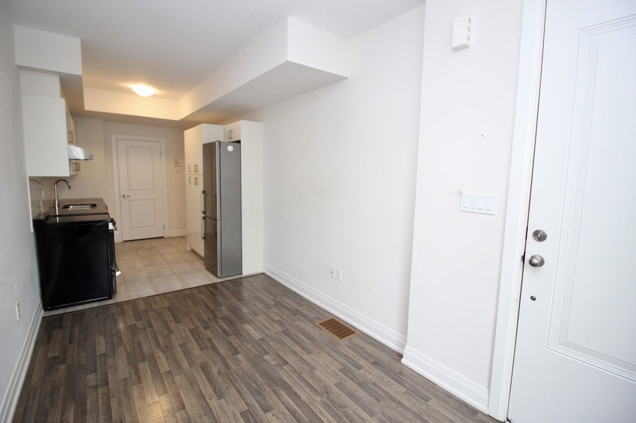 33 Creekbank Rd Lowr #1 - Photo 4 of 15