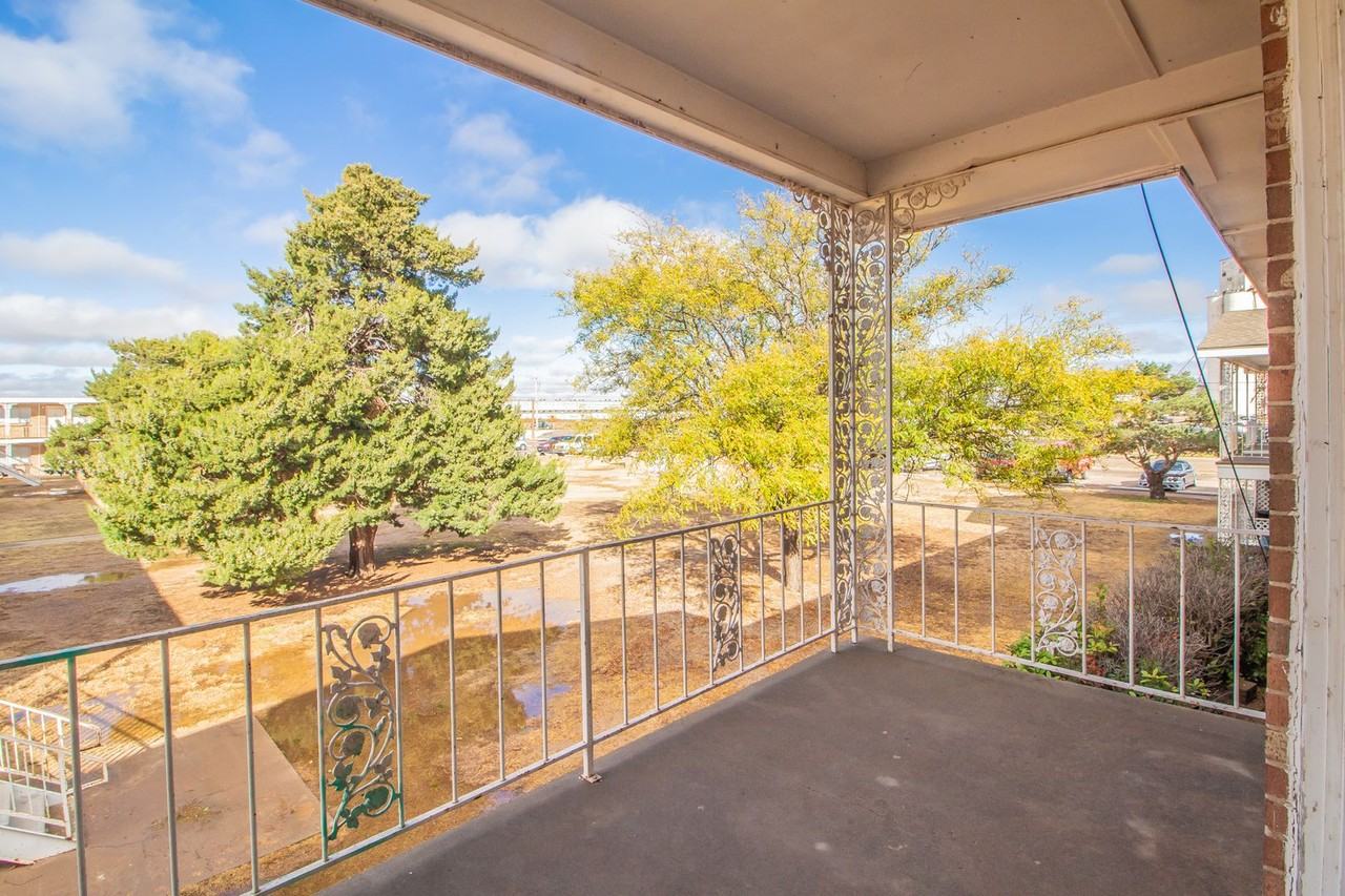 MC 2500 W 26th Street - Photo 4 of 14