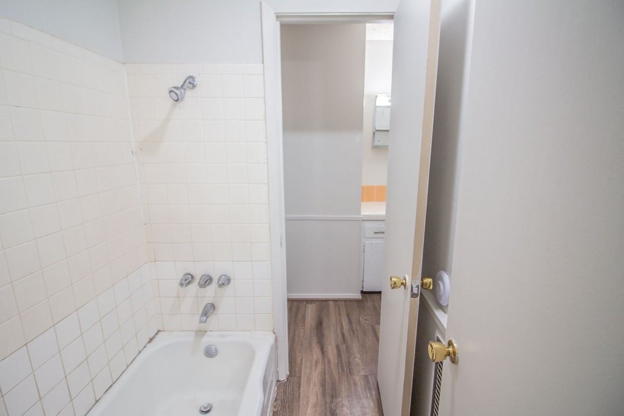 MC 2500 W 26th Street - Photo 7 of 14