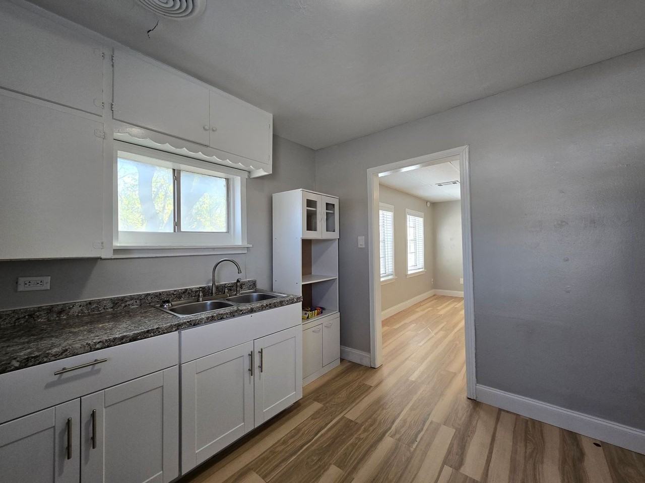 210 W Vardeman Ave - Photo 4 of 15