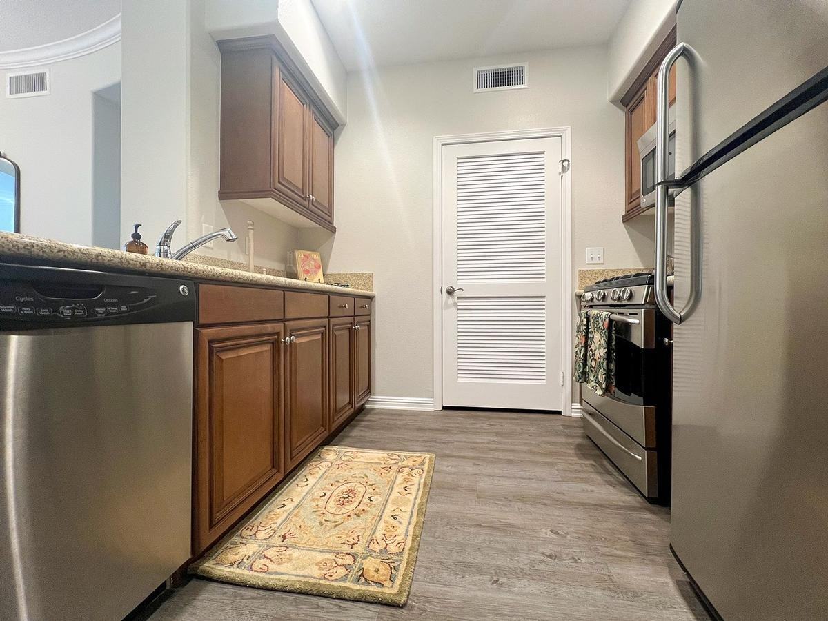 3250 Market St - Photo 7 of 40