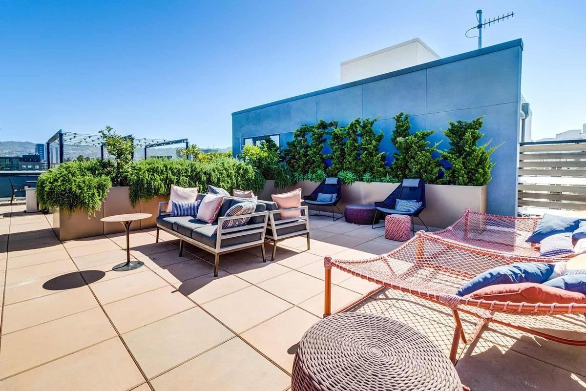 2820 Broadway - Photo 4 of 38