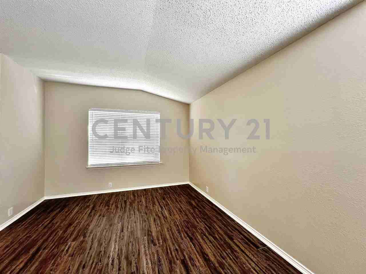 1901 Berkeley Dr - Photo 2 of 11